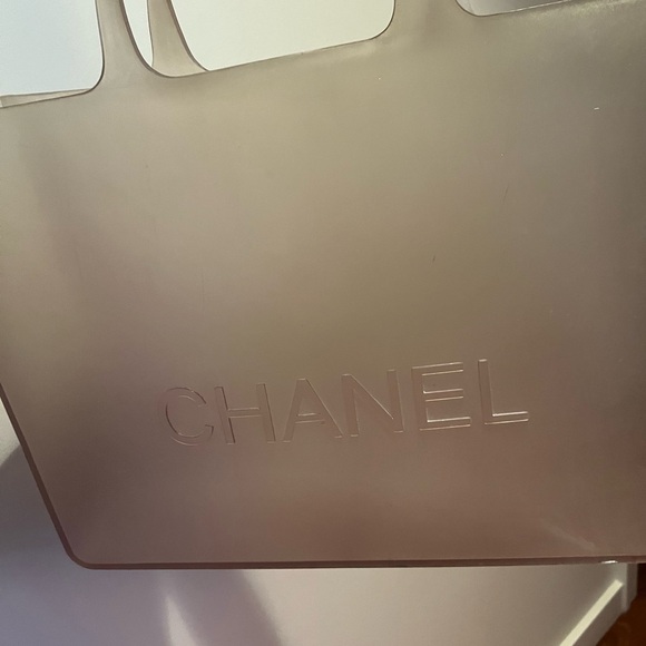 💛💛💛SOLD💛💛💛 Chanel Logo Embossed Jelly tote - Picture 6 of 7
